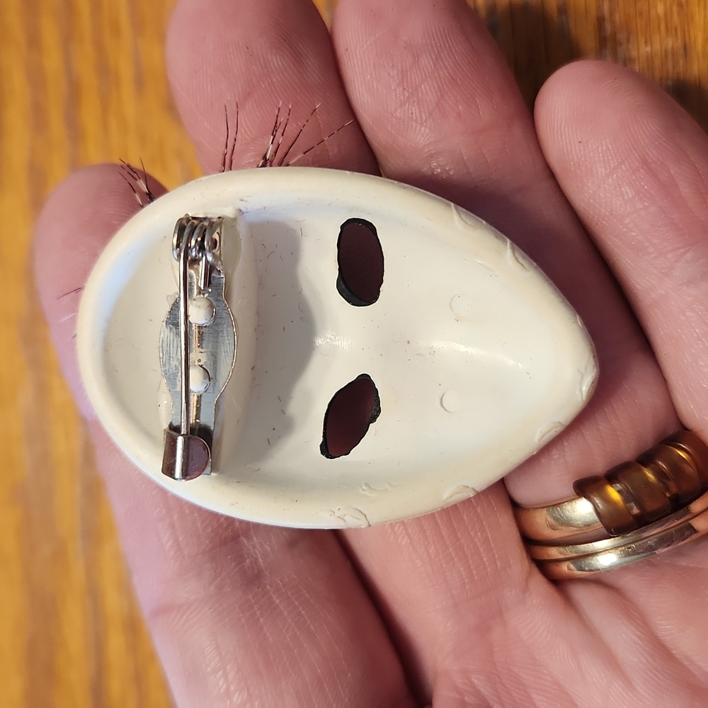 Masquerade Mask Pin - Picture 3 of 4